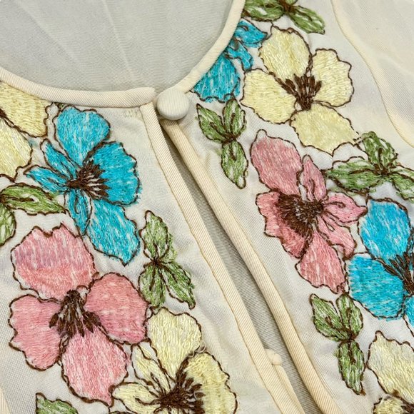 Vanity Fair Vintage Nylon Yellow Embroidered Flower Small Nightgown - Picture 9 of 9